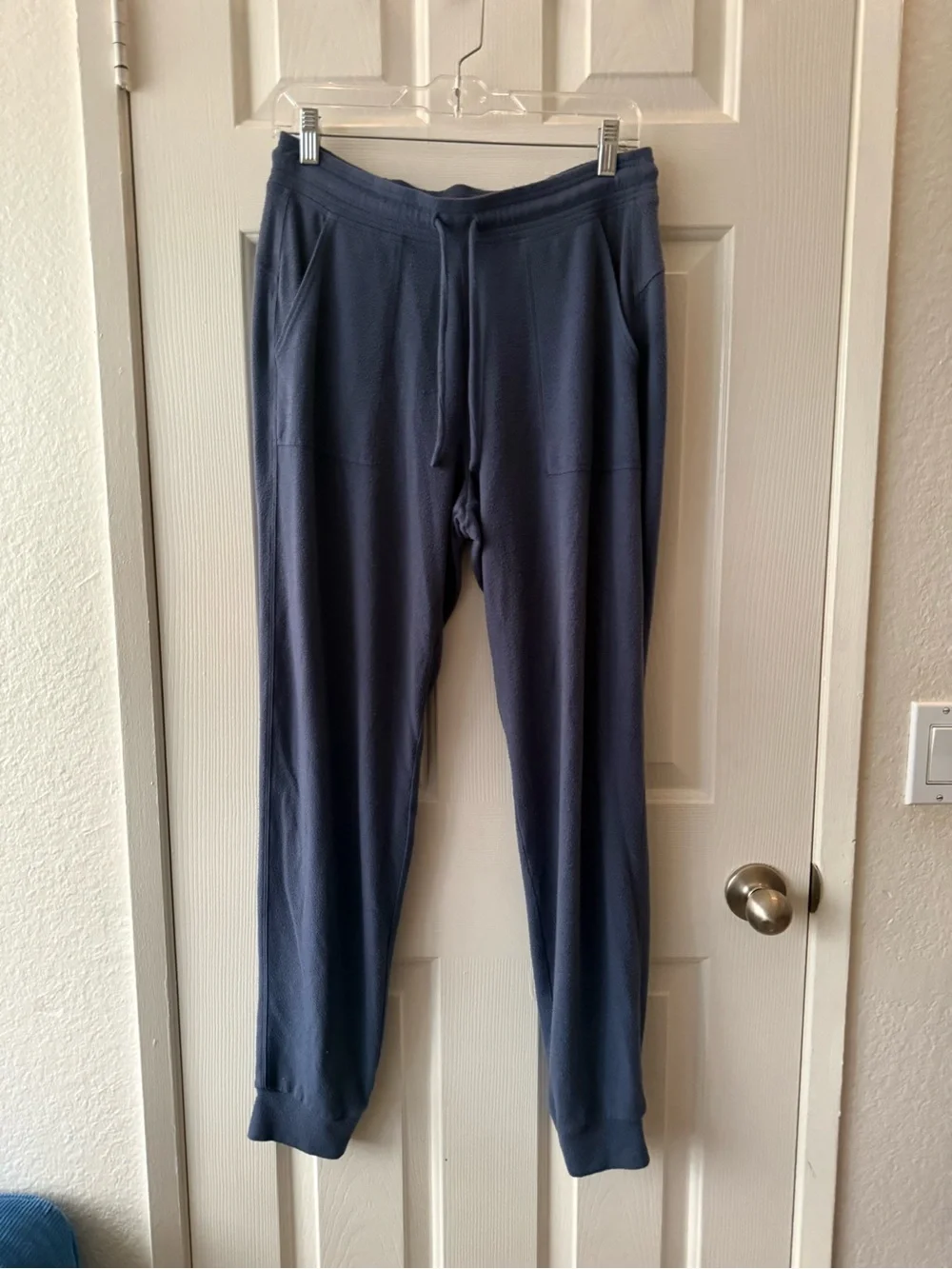 ALO Yoga Fleece Drawstring Joggers in Slate Blue